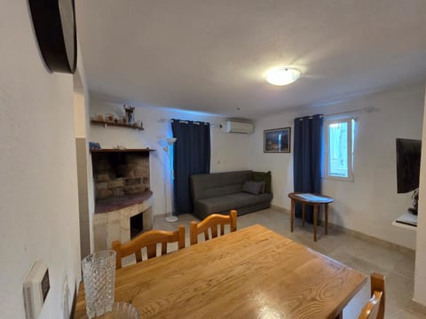 Apartman u centru Komiže Apartment in Komiža