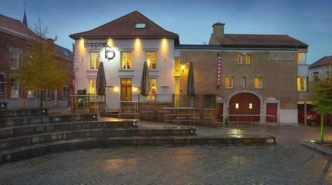 Property building, Facade/entrance, Location