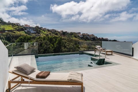 Mountain view, Sea view, Swimming pool