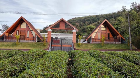 Property building, Restaurant/places to eat, Garden