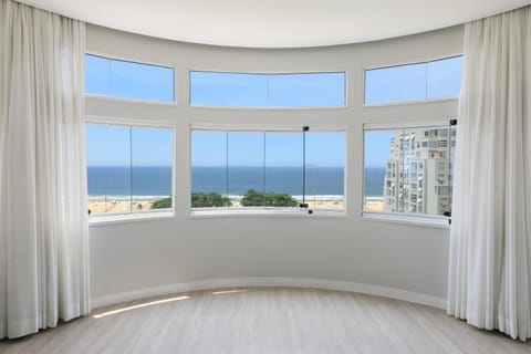 Spectacular 4BR,180sqm,Oceanview in Copacabana Apartment in Rio de Janeiro