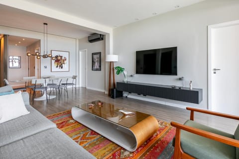 Spectacular 4BR,180sqm,Oceanview in Copacabana Apartment in Rio de Janeiro