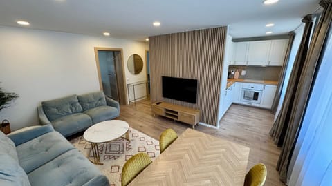 TV and multimedia, Living room, Seating area, Dinner