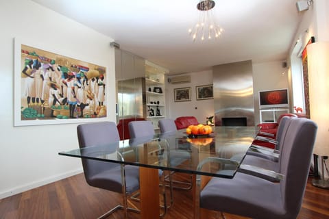 TV and multimedia, Seating area, Dining area