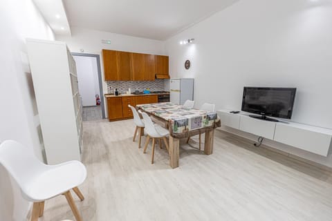 Dining area, Lunch