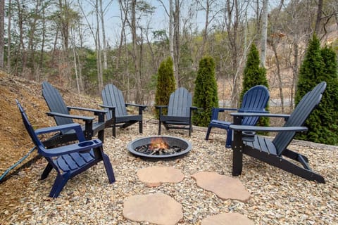 Whiskey Stone Hot Tub Fireplace Grill Arcade House in Sevierville