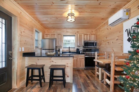 Whiskey Stone Hot Tub Fireplace Grill Arcade House in Sevierville