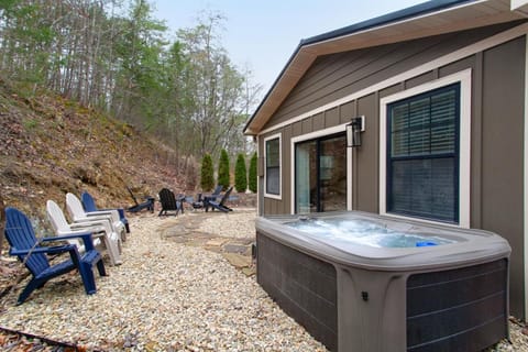 Whiskey Barrel w Hot Tub Arcade Game Fire Pit House in Sevierville