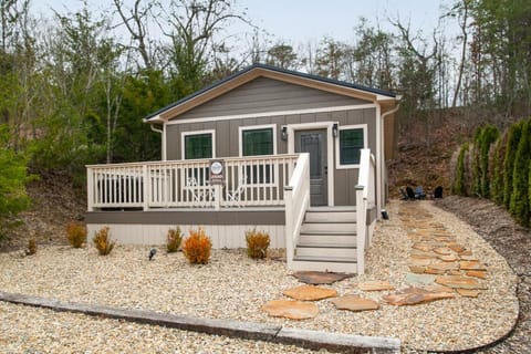 Whiskey Barrel w Hot Tub Arcade Game Fire Pit House in Sevierville