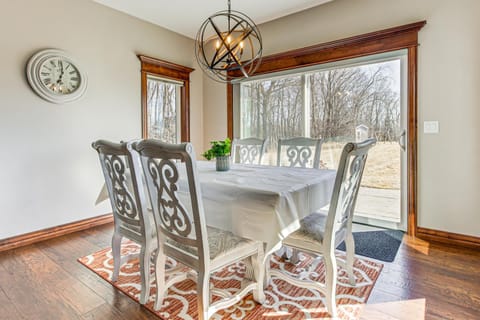 8 Mi to Lambeau Field Family Home in De Pere! House in De Pere