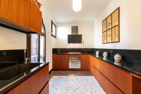 Kitchen or kitchenette, minibar, oven, pet friendly, stove