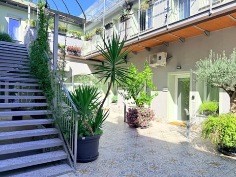 Il Giardino degli Ulivi PT Apartment in Monza