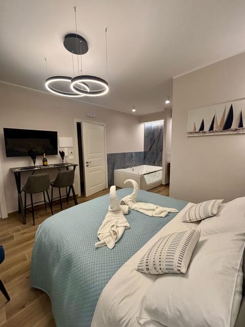 Bed, Hot Tub, TV and multimedia, Photo of the whole room, Bedroom, towels
