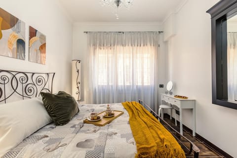 Photo of the whole room, Bedroom