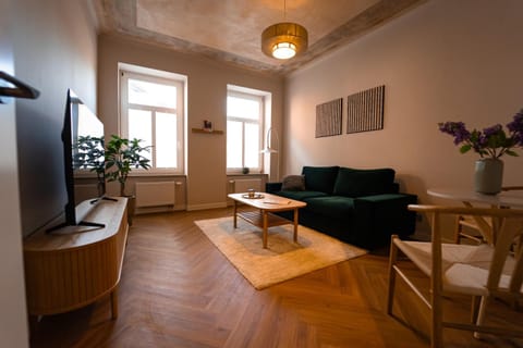 Communal lounge/ TV room, TV and multimedia, Living room, Seating area, Evening entertainment