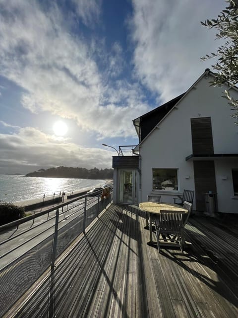Property building, Day, Natural landscape, View (from property/room), Balcony/Terrace, Dining area, Sea view