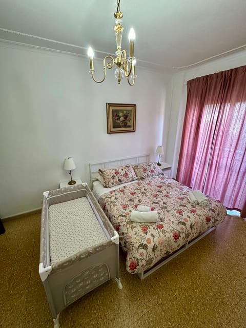 Bed, Photo of the whole room, Bedroom, cot