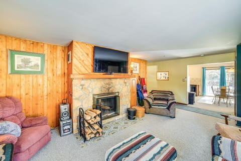 Outdoor Paradise Spacious Wisconsin Family Home House in Wisconsin