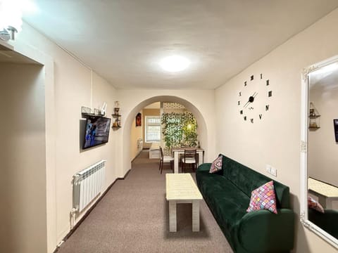 TV and multimedia, Living room, Seating area, Dining area, internet