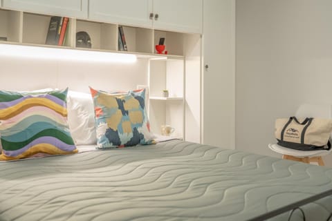 Bed, Photo of the whole room, Bedroom, heating, internet, wardrobe