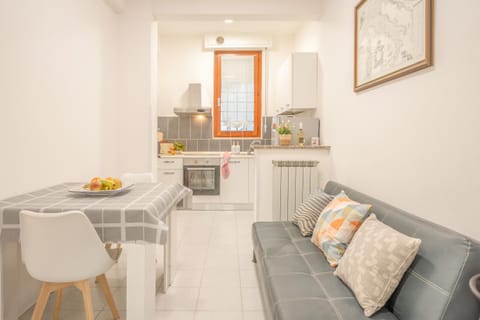 Kitchen or kitchenette, Living room, Food and drinks, Seating area, Dining area, internet, oven, pet friendly, stove, toaster