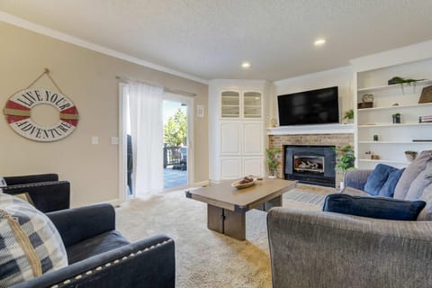 Deep Blue Spacious Escape w Hot Tub & Playground House in Black Forest