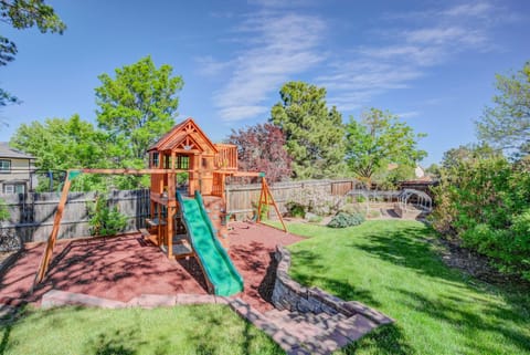 Deep Blue Spacious Escape w Hot Tub & Playground House in Black Forest