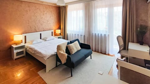 Bed, Living room, Photo of the whole room, Seating area, Bedroom