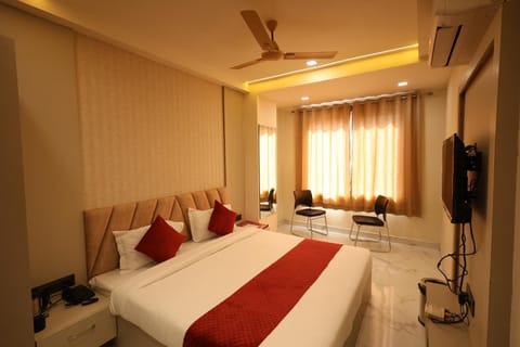 Bed, Photo of the whole room, Bedroom, air conditioner