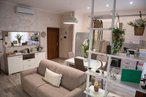 Kitchen or kitchenette, Living room, Dining area, oven, pet friendly, stove, toaster, air conditioner