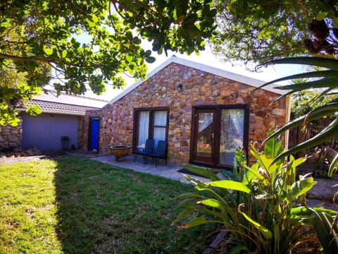 Property building, Day, Garden, Garden view