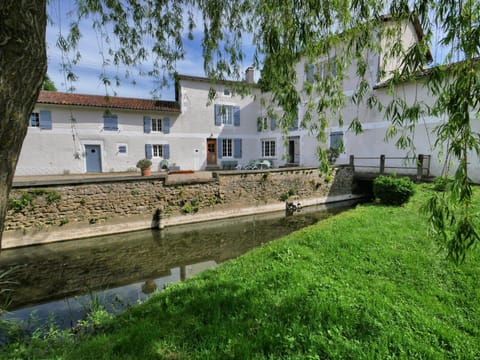 Property building, Spring, Natural landscape, Garden, Garden view, River view