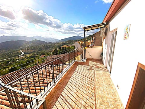 Day, Natural landscape, View (from property/room), Balcony/Terrace, Mountain view