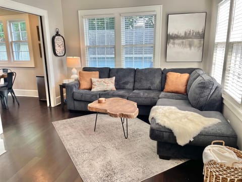 Walk Downtown & River Stylish Cozy Stay w Huge Porch House in Saint Charles