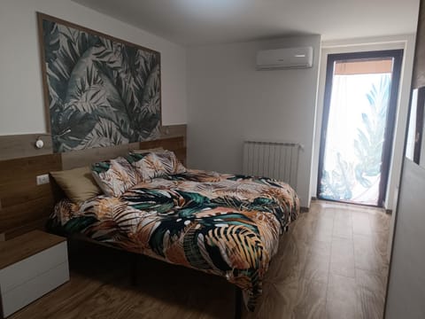 Bed, Bedroom, air conditioner