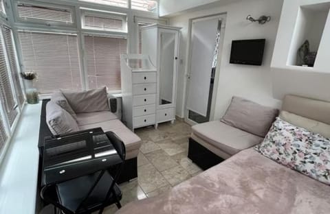 Bed, Photo of the whole room, Seating area, Bedroom, wardrobe