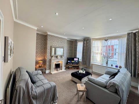 Park View Maisonette, Luxurious 3 bed holiday home Apartment in Whitley Bay