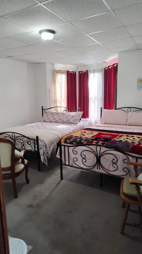 Shower, Toilet, Patio, Bed, Library, Bathroom, Coffee/tea facilities, View (from property/room), Kitchen or kitchenette, Living room, Photo of the whole room, Decorative detail, Seating area, Dining area, City view, Mountain view