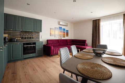 Kitchen or kitchenette, Living room, pet friendly