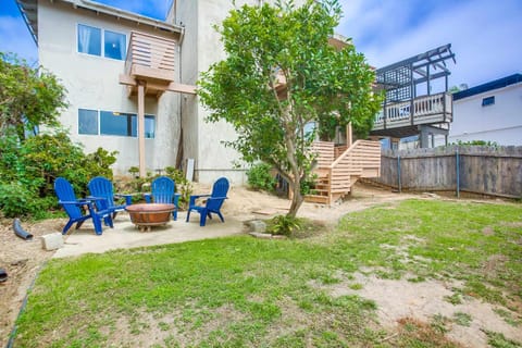 Rooftop patio ocean views surf break steps away House in Pacific Beach