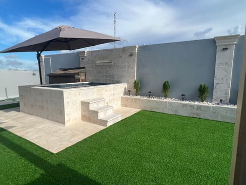 Hot Tub, Swimming pool