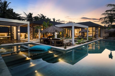 Property building, Bird's eye view, Pool view, Swimming pool, internet