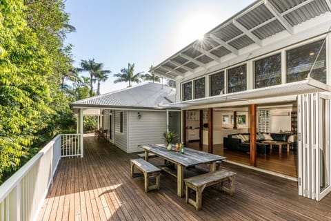 Property building, Day, Garden, Balcony/Terrace, Garden view