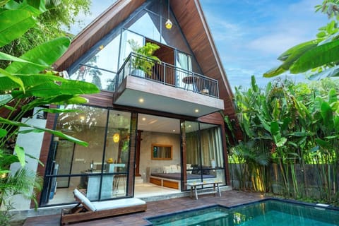 Property building, Patio, Day, Garden, View (from property/room), Balcony/Terrace, Garden view, Pool view, Swimming pool, sunbed