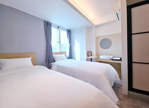 Bed, View (from property/room), Photo of the whole room, Bedroom, Landmark view, Area and facilities, air conditioner