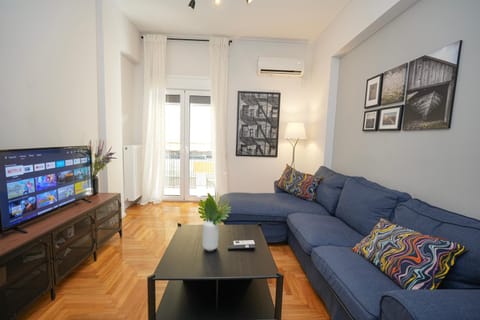 Communal lounge/ TV room, TV and multimedia, Living room, Evening entertainment