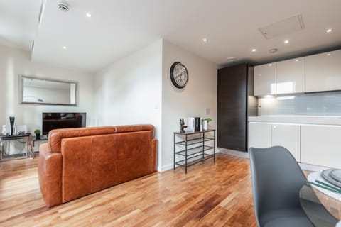 TV and multimedia, Kitchen or kitchenette, Living room, Seating area