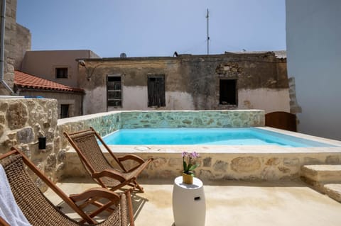 Patio, Day, Pool view, Swimming pool, sunbed