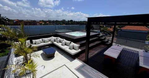 Property building, Patio, Hot Tub, Massage, Balcony/Terrace, Spa and wellness centre/facilities, Entertainment, internet