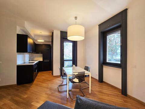 Kitchen or kitchenette, Seating area, Dining area